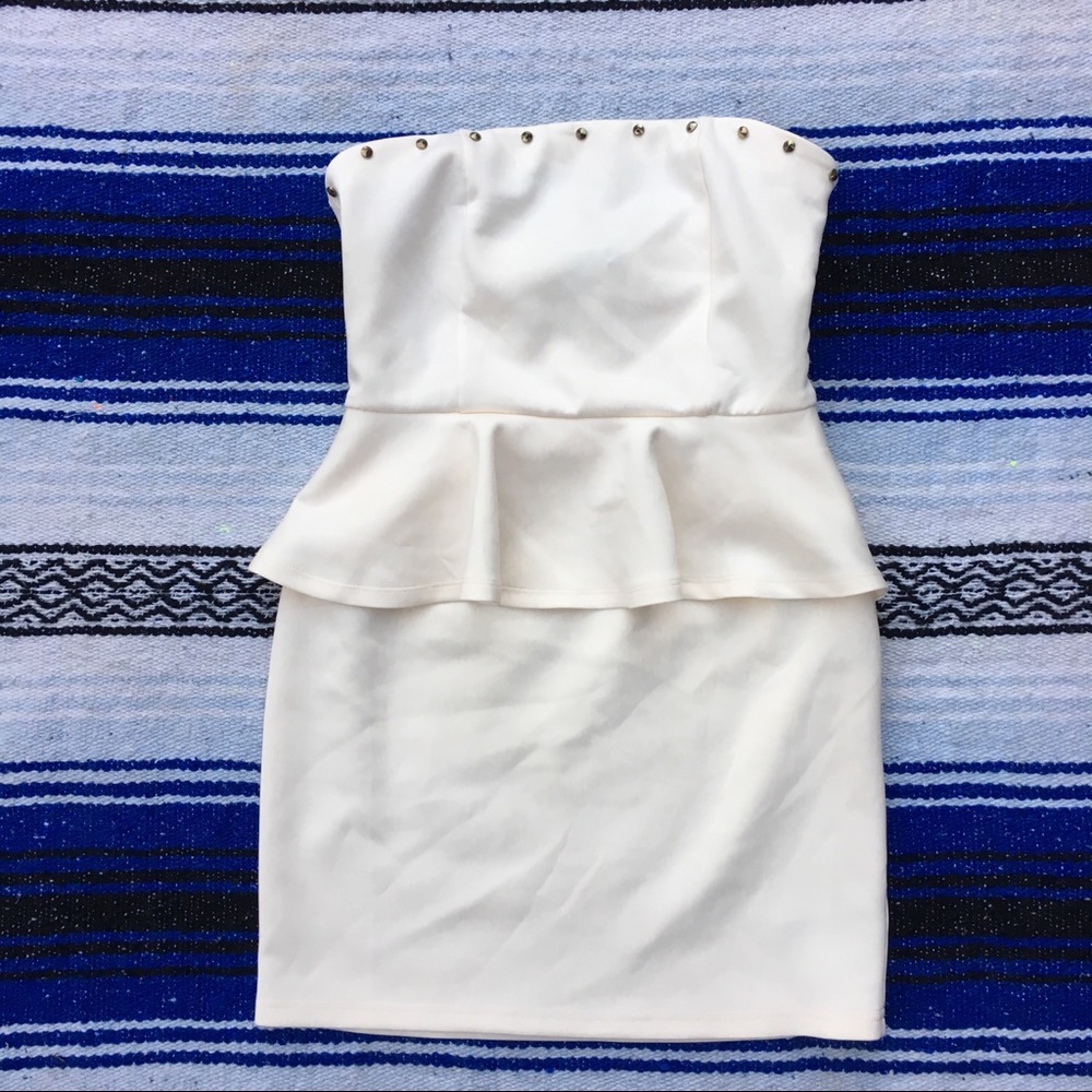 White strapless peplum dress with gold studs M F21